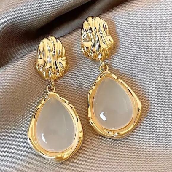 White Stone Gold Drop Earrings - Picture 1 of 2